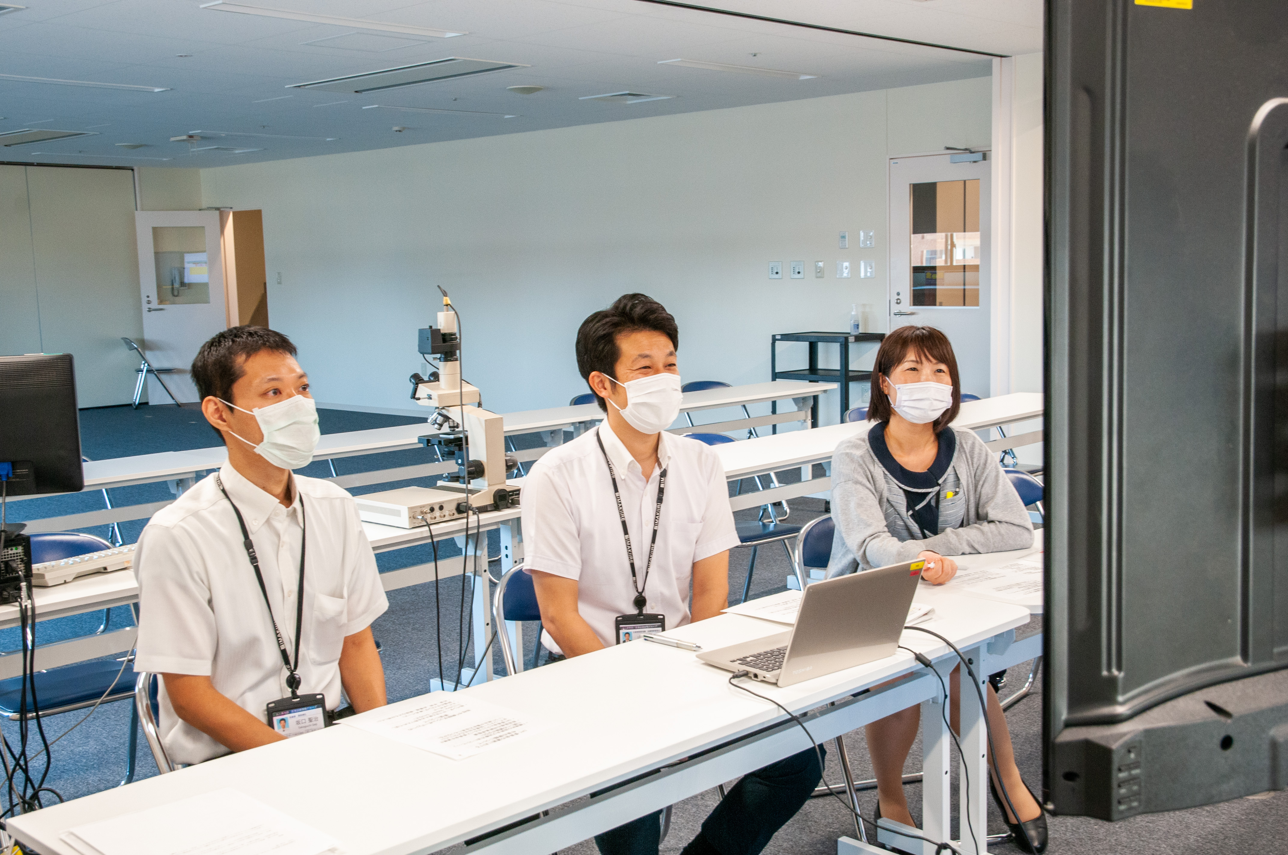 左から医事課の坂口聖治氏、診療情報管理課の山内久法氏、畑中幸子氏