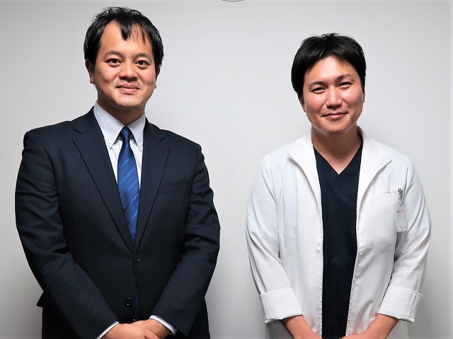 神野正隆理事長補佐（右）と岩瀬