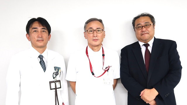 左から加賀市医療センター病院長の北井氏、加賀市病院事業管理者の清水氏、冨吉