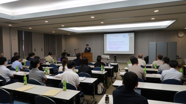 会場の様子。多くの病院がオンラインで参加した