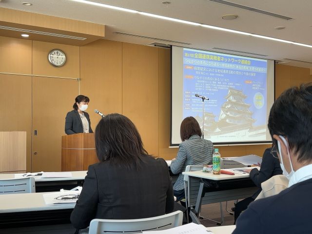 「全国連携実務者ネットワーク2025年連絡会in姫路」の様子。演者が小林氏