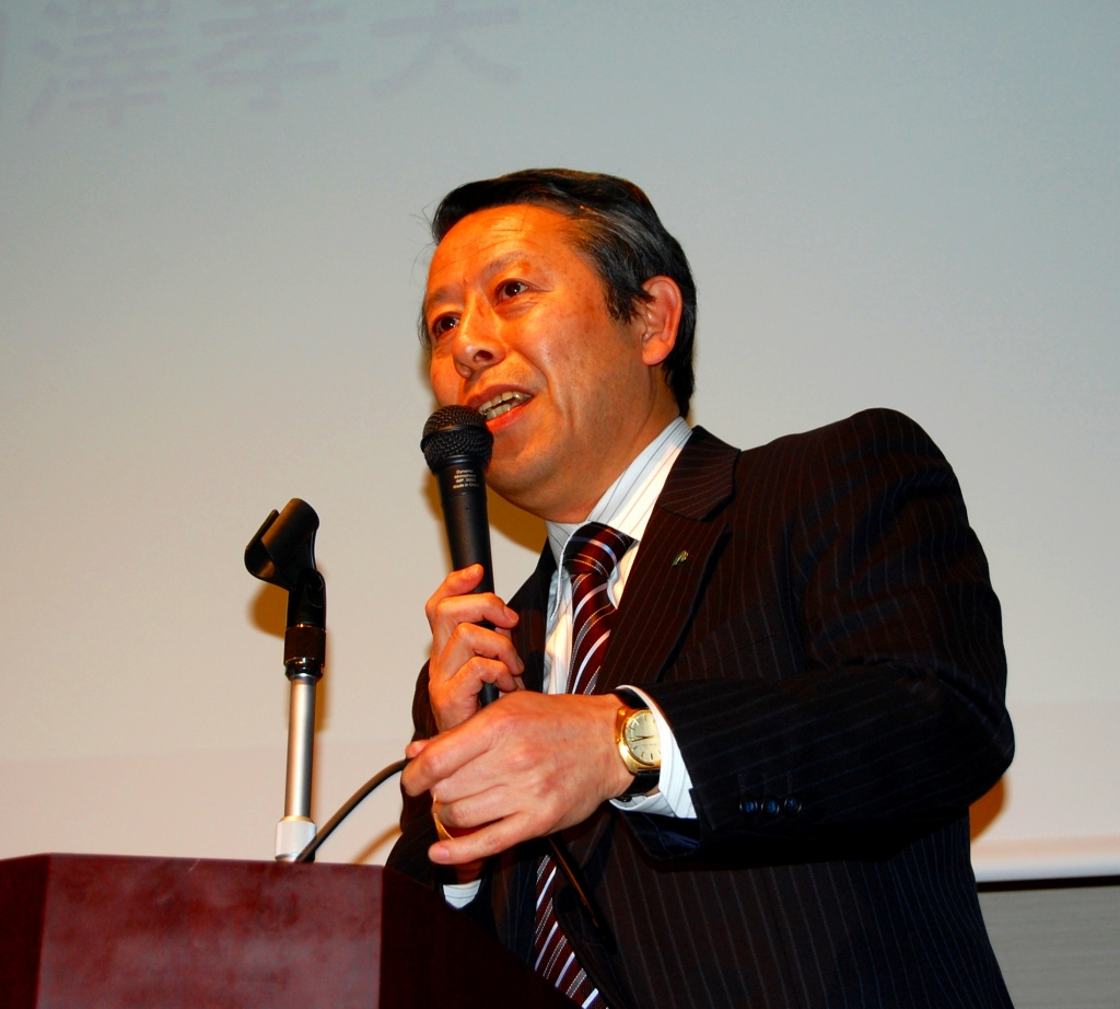 講演中の相澤先生