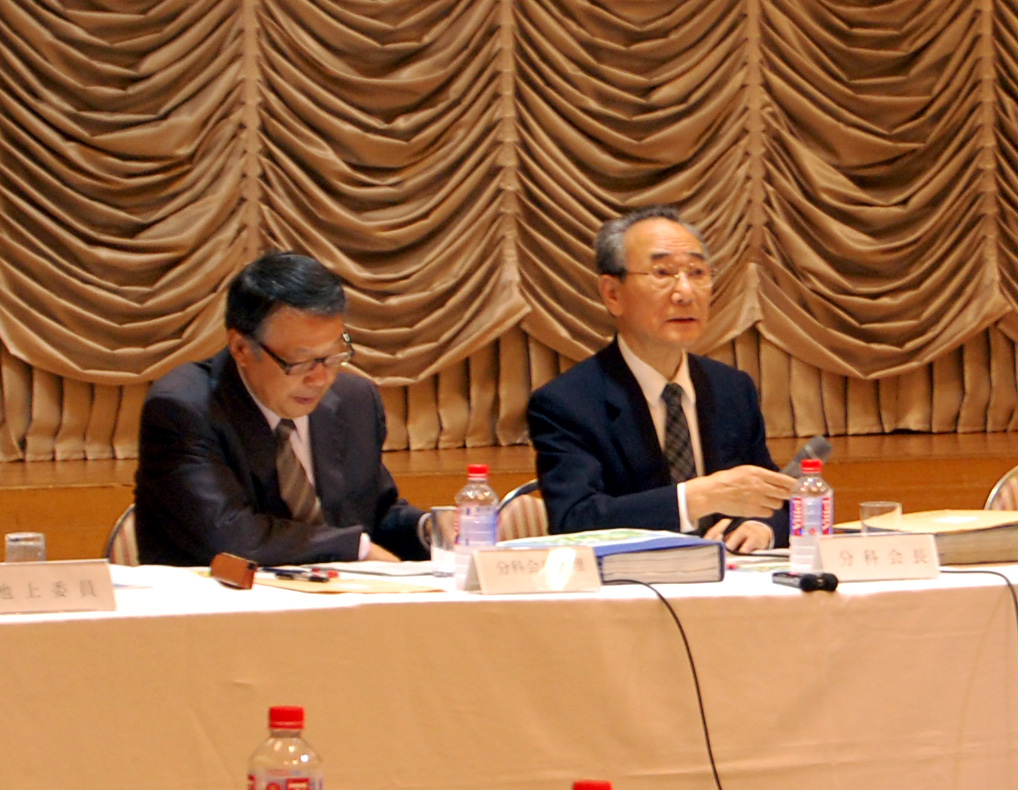 西岡分科会長(右)と小山分分科会長代理