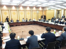 第100回となる社会保障審議会「介護給付費分科会」が開催され、2015年度に実施される介護報酬改定に向けた最初の議論が行われた